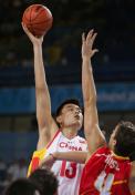 雅典奥运会男篮小组赛 中国58比83负西班牙