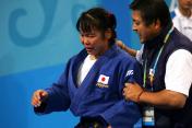 雅典奥运会女子78公斤级柔道决赛 阿武教子获得金牌