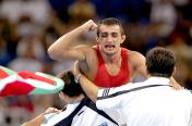 雅典奥运会男子古典式摔跤66公斤级决赛 阿塞拜疆选手夺得金牌