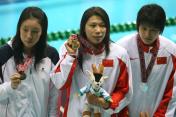 亚运会游泳比赛 齐晖女子200米蛙泳封后