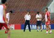 中国男足在沙哈拉姆体育场训练