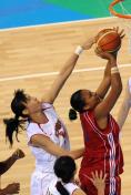 “好运北京”国际女子篮球赛 中国队66比58战胜古巴队