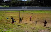 世界杯如火如荼 南非儿童享受足球乐趣