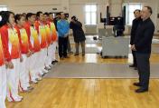 国家体育总局局长刘鹏春节前夕看望训练中的运动员