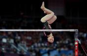 伦敦奥运会体操女子高低杠 何可欣摘银