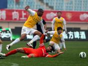 2013赛季中超第十轮 上海申鑫客场0比0逼平青岛中能