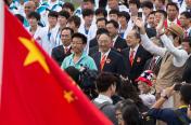 中国代表团举行升旗仪式