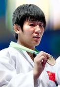 陈飞获亚运会女子-70公斤级柔道铜牌