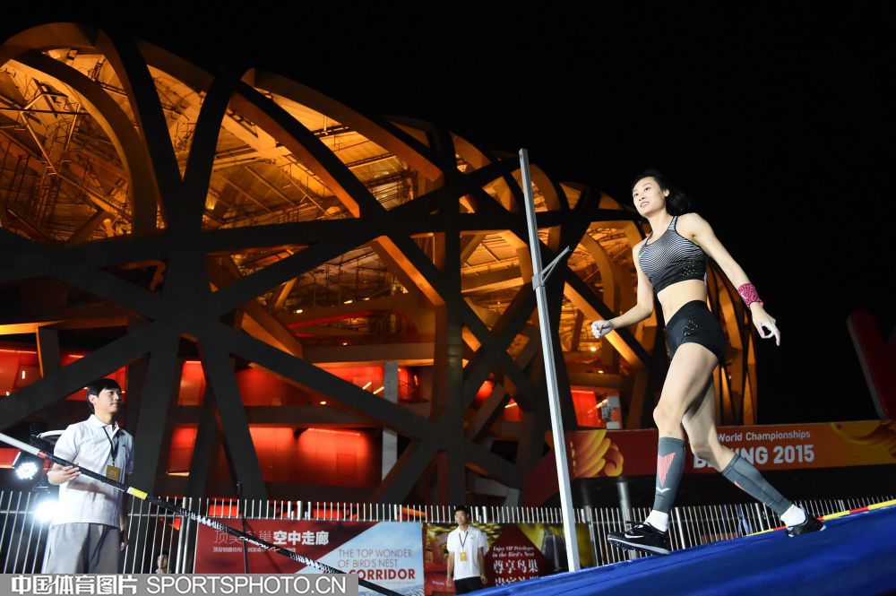 中国田径精英赛李玲撑杆跳折桂 主办方创意无