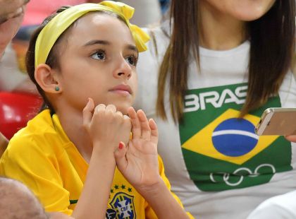里约奥运会蹦床赛场上的小观众