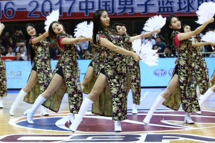 CBA联赛第二十六轮  深圳主场篮球宝贝靓丽多彩
