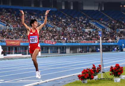 西藏选手多布杰勇夺全运会男子万米跑冠军