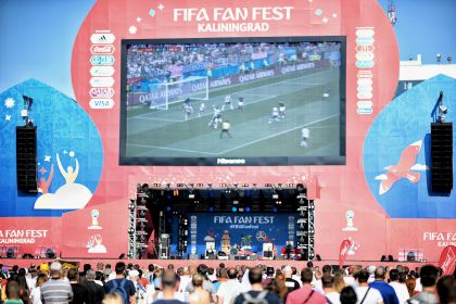 FIFA俄罗斯世界杯花絮 球迷在加里宁格勒广场观赛