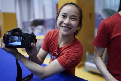 体操世界冠军范忆琳客串摄影记者
