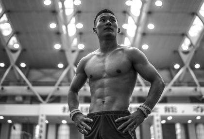 体操世锦赛男子全能冠军肖若腾展示中国力量