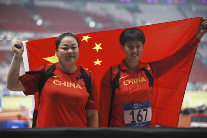 雅加达亚运会田径比赛第一日  罗娜王铮包揽女子链球冠亚军