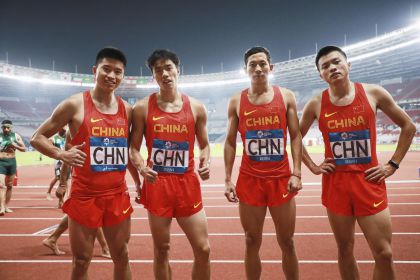 中国队获雅加达亚运会田径男子4×400米接力第六名