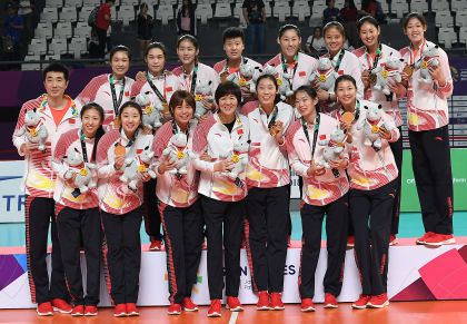 中国女排登上雅加达亚运会最高领奖台