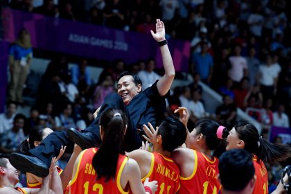 雅加达亚运会女子篮球决赛 中国队71比65战胜朝韩联队
