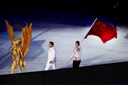 雅加达亚运会闭幕式 中国旗手郭丹入场