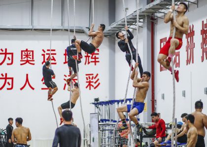 备战2019摔跤世锦赛 中国古典跤队练体能