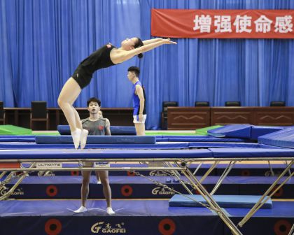 中国蹦床队在北京进行备战训练迎接蹦床世界杯第三站的比赛