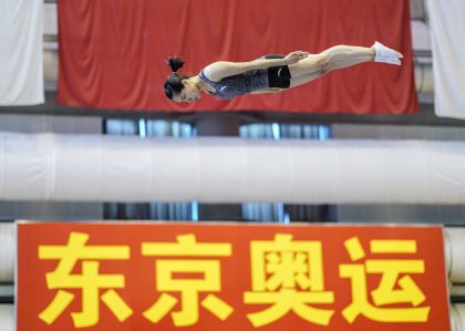 中国体育图片专题——妈妈李丹和一个人的蹦床馆