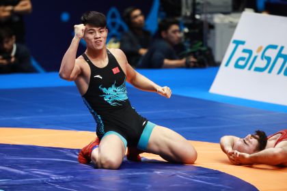 钱海涛晋级摔跤世锦赛男子82公斤级古典跤八强