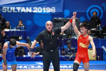 摔跤世锦赛男子55公斤级古典跤 中国选手曹利国复活赛胜对手