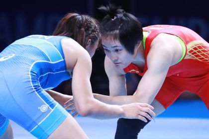 世界摔跤锦标赛女子57公斤级 荣宁宁夺得银牌
