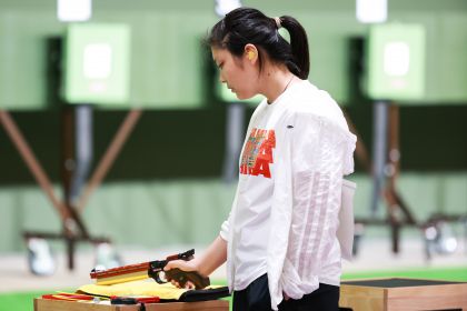 东京奥运会射击女子10米气手枪资格赛 姜冉馨和林月美携手晋级