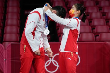 东京奥运会乒乓球混合双打 中国队获得银牌