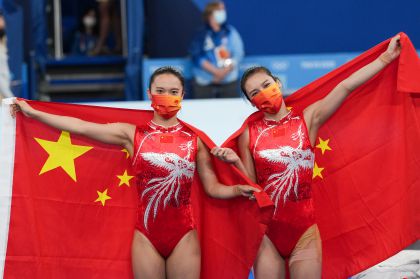 东京奥运会女子蹦床决赛 朱雪莹夺金
