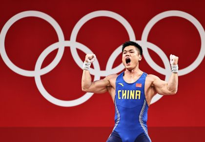 东京奥运会举重男子81公斤级决赛 吕小军夺金