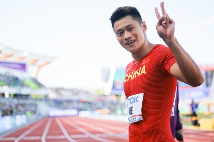 田径世锦赛男子200米预赛 谢震业成功晋级半决赛