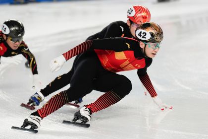 第十四届全国冬季运动会短道速滑比赛男子5000米接力半决赛 吉林小组第一晋级