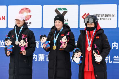 第十四届全国冬季运动会自由式滑雪女子雪上技巧决赛 郝丽赟夺冠