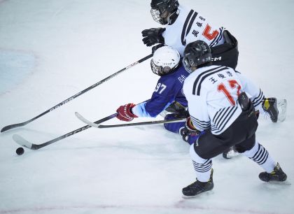 第十四届全国冬季运动会青年组男子冰球循环赛 内蒙古3比4不敌天津