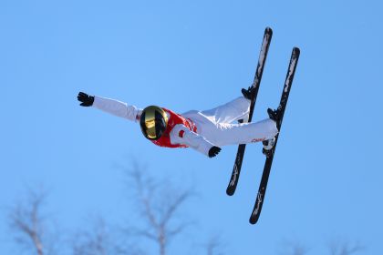 第十四届全国冬季运动会自由式滑雪空中技巧女子个人决赛 孔凡钰获得冠军