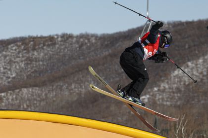 第十四届全国冬季运动会自由式滑雪女子坡面障碍技巧公开组决赛 刘梦婷摘金