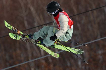 第十四届全国冬季运动会自由式滑雪女子U型场地技巧决赛 张可欣夺冠