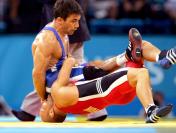 雅典奥运会男子古典式摔跤55公斤级决赛 匈牙利选手夺得金牌
