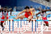 雅典奥运会男子110米栏半决赛 刘翔闯入决赛