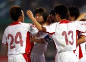 亚洲杯预选赛首轮 中国暂以2比0领先巴勒斯坦