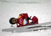 都灵冬奥会自由式滑雪女子空中技巧预赛 澳一选手严重摔伤