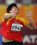 李玲获多哈亚运会女子铅球金牌