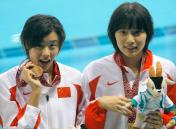 多哈亚运会游泳首日  季丽萍获女子50米蛙泳金牌