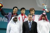 多哈亚运会举重赛首日 李争摘得男子56公斤级金牌