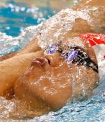 亚运会游泳比赛第三日 欧阳鲲鹏轻松晋级男子200米仰泳决赛