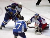 亚冬会女子冰球赛  哈萨克斯坦与日本激战正酣